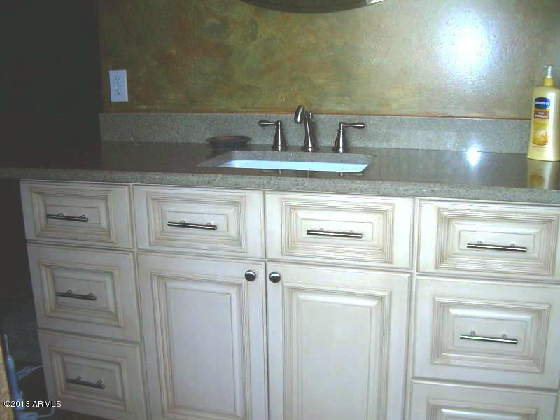3464 East Rosa Lane Gilbert, AZ 85297 - Photo 12 of 32 Master Vanity