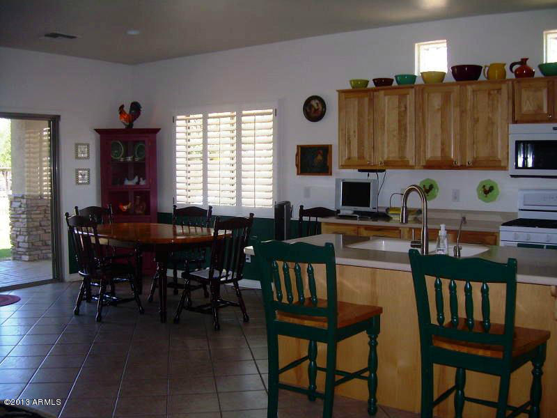 3464 East Rosa Lane Gilbert, AZ 85297 - Photo 5 of 32 Kitchen3