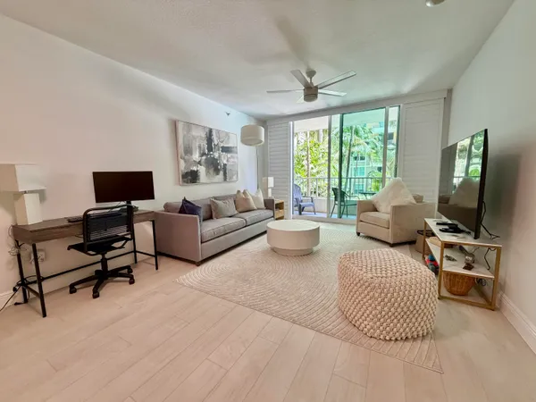 $2,200 | 625 Casa Loma Boulevard, Unit 207, Boynton Beach, FL 33435