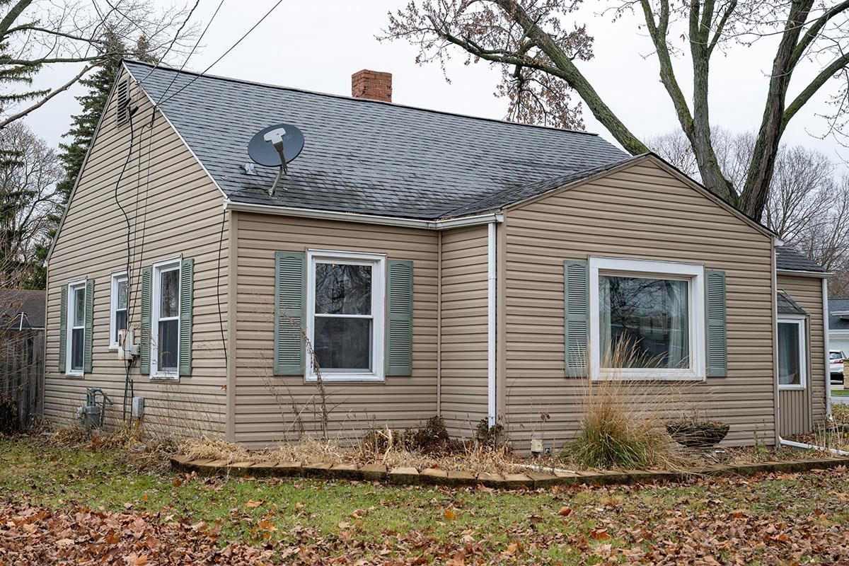 503 West 2nd Street Byron, IL 61010 - Photo 3 of 56 a front view of a house with a yard