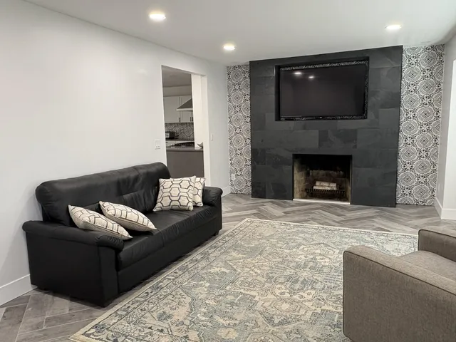 $411,971 | 5681 Houghten Drive, Troy, MI 48098