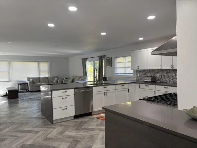 $411,971 | 5681 Houghten Drive, Troy, MI 48098