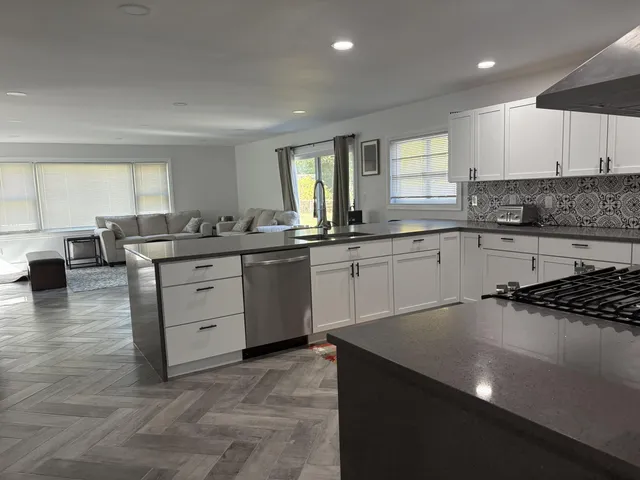 $411,971 | 5681 Houghten Drive, Troy, MI 48098