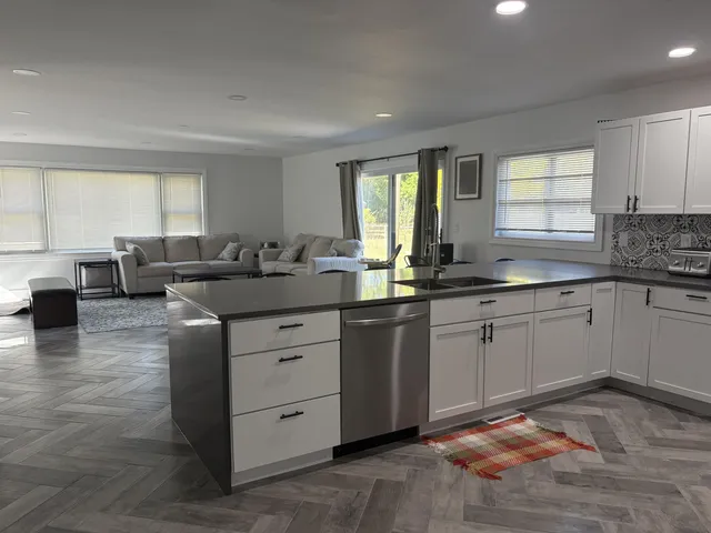 $411,971 | 5681 Houghten Drive, Troy, MI 48098