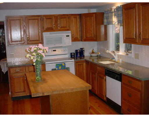 21 Robin Road Norfolk, MA 02056 - Photo 2 of 6 Gallery Image 2