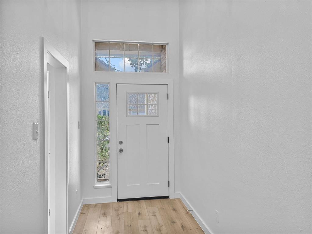 2720 Rochelle Point Irving, TX 75062 - Photo 3 of 21