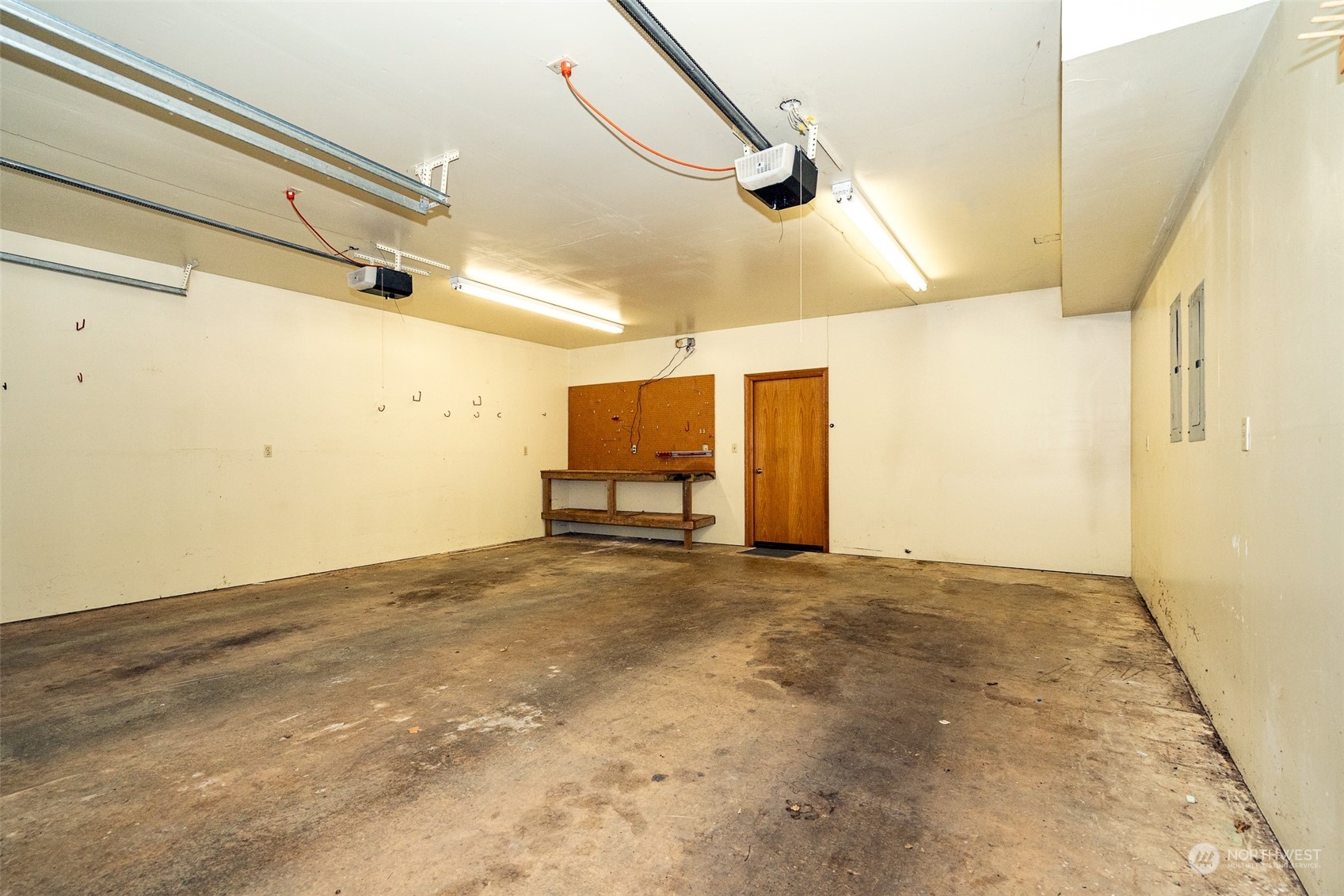 1345 Pleasant Valley Road Chehalis, WA 98532 - Photo 31 of 40 a view of a garage