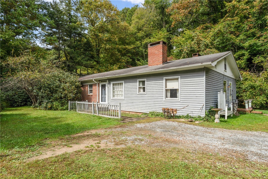 1794 Highway 105 Boone, NC 28607 - Photo 3 of 16