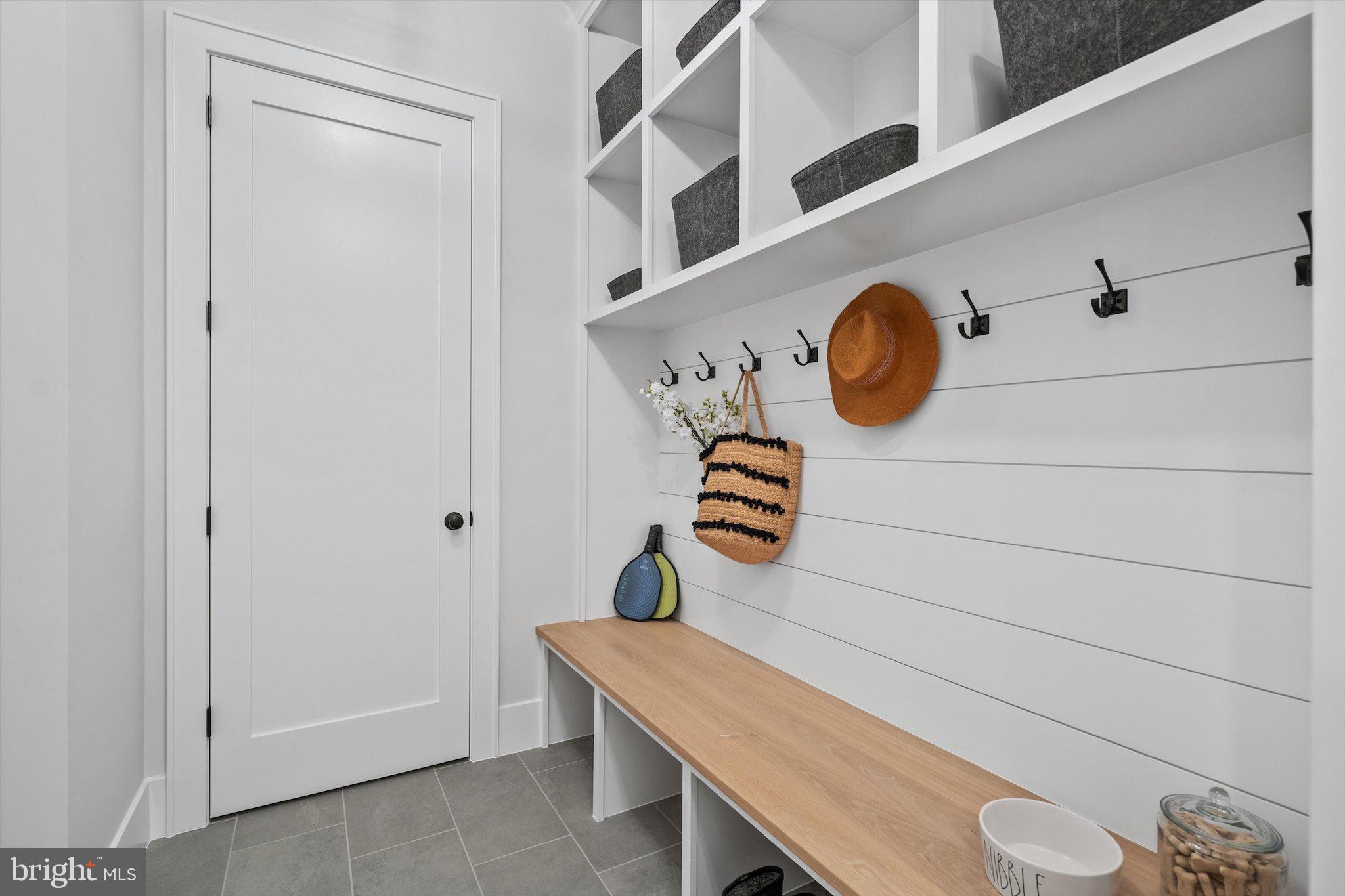 6807 29th Street North Arlington, VA 22213 - Photo 17 of 36 a room with a table and a clock