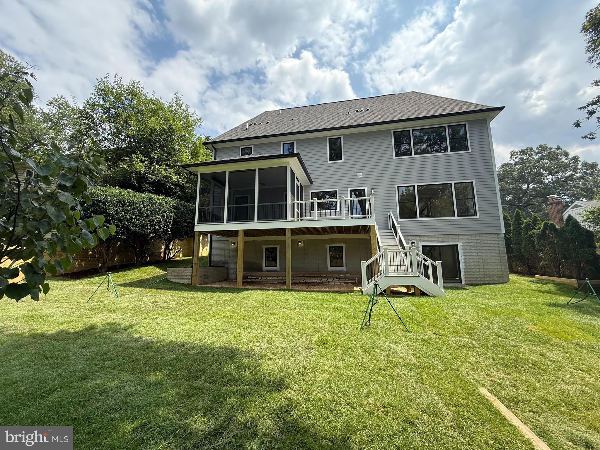6807 29th Street North Arlington, VA 22213 - Photo 35 of 36 a view of a house with a yard and sitting area