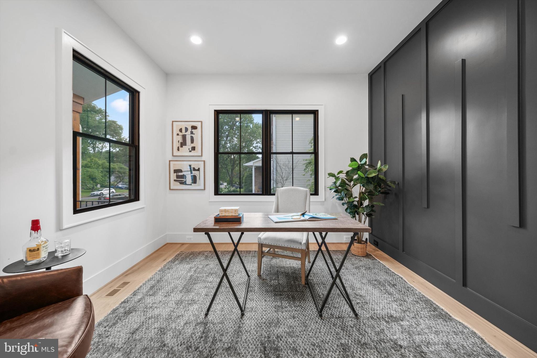 6807 29th Street North Arlington, VA 22213 - Photo 5 of 36 a workspace with furniture and window