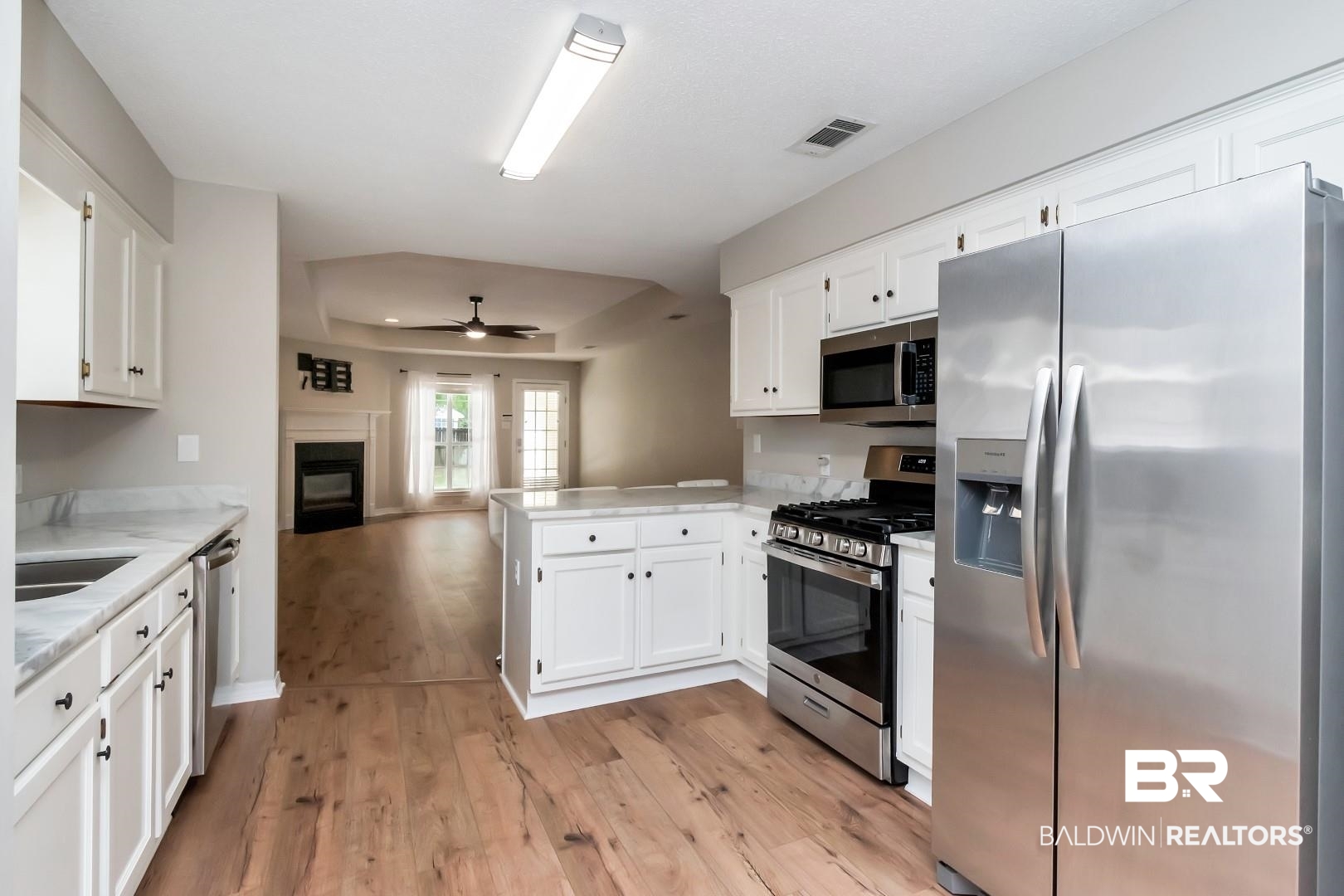 958 Henckley Avenue Mobile, AL 36609 - Photo 4 of 37