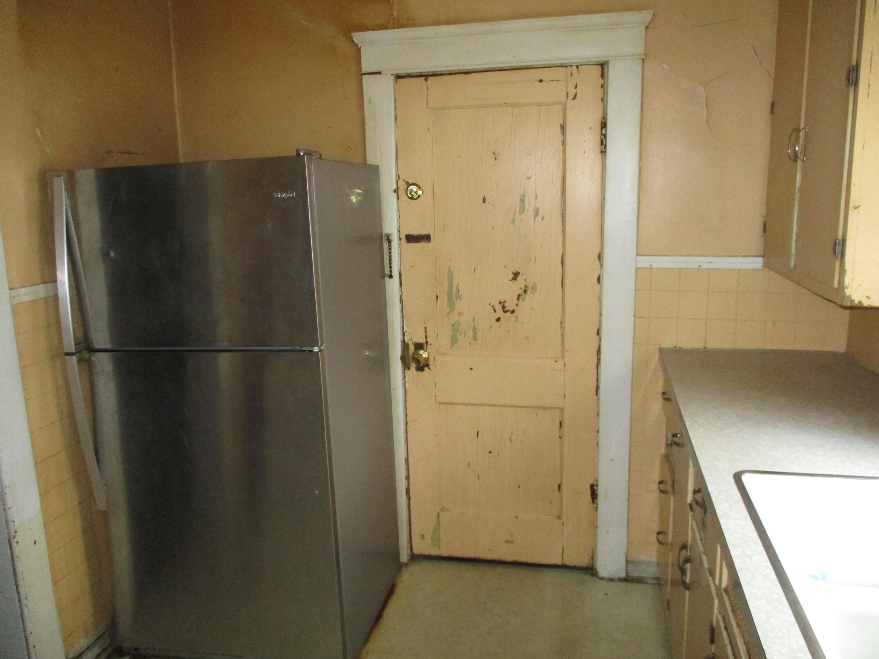 428 Bates Street Jackson, MI 49202 - Photo 11 of 43 10