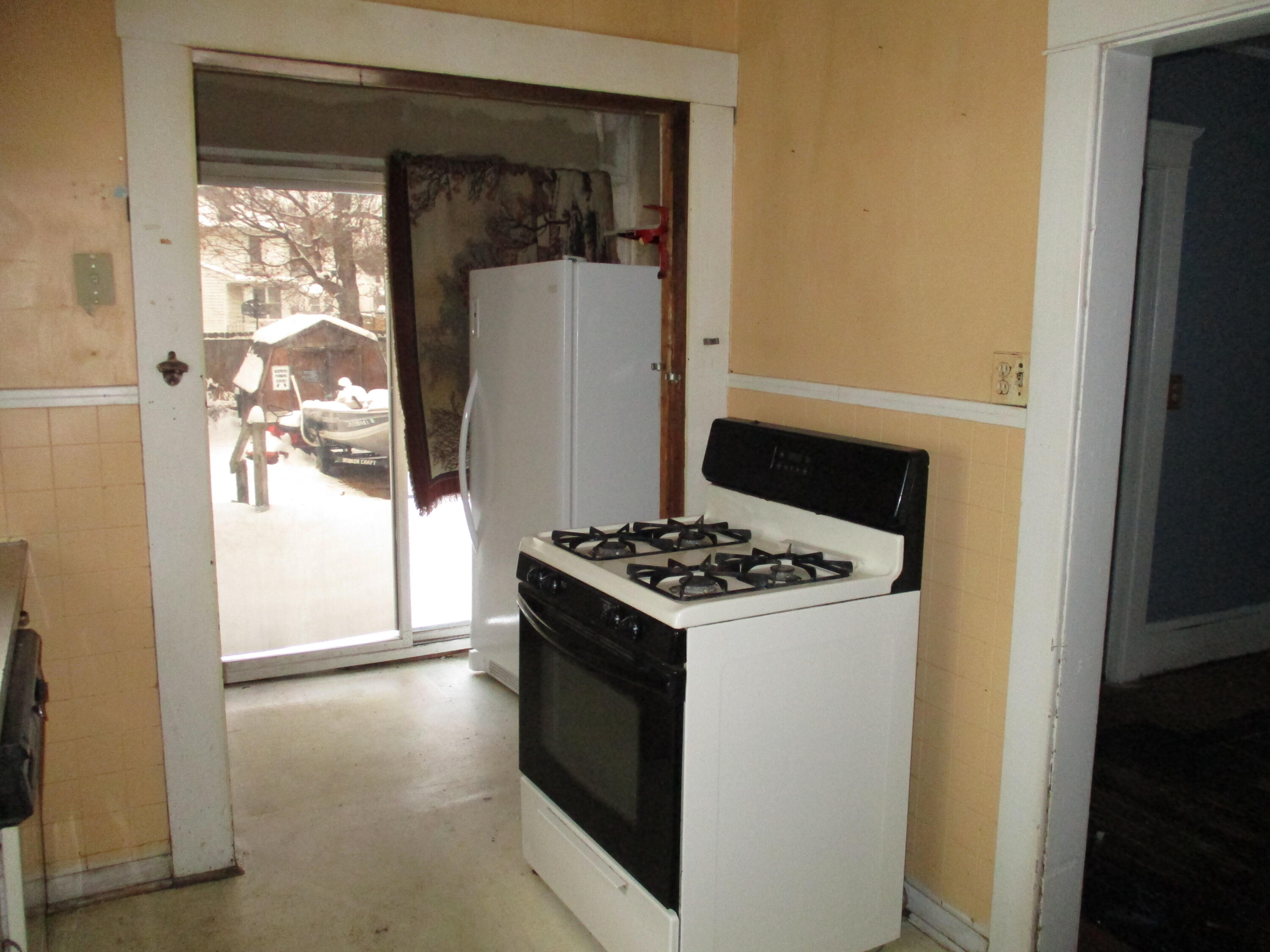 428 Bates Street Jackson, MI 49202 - Photo 13 of 43 12