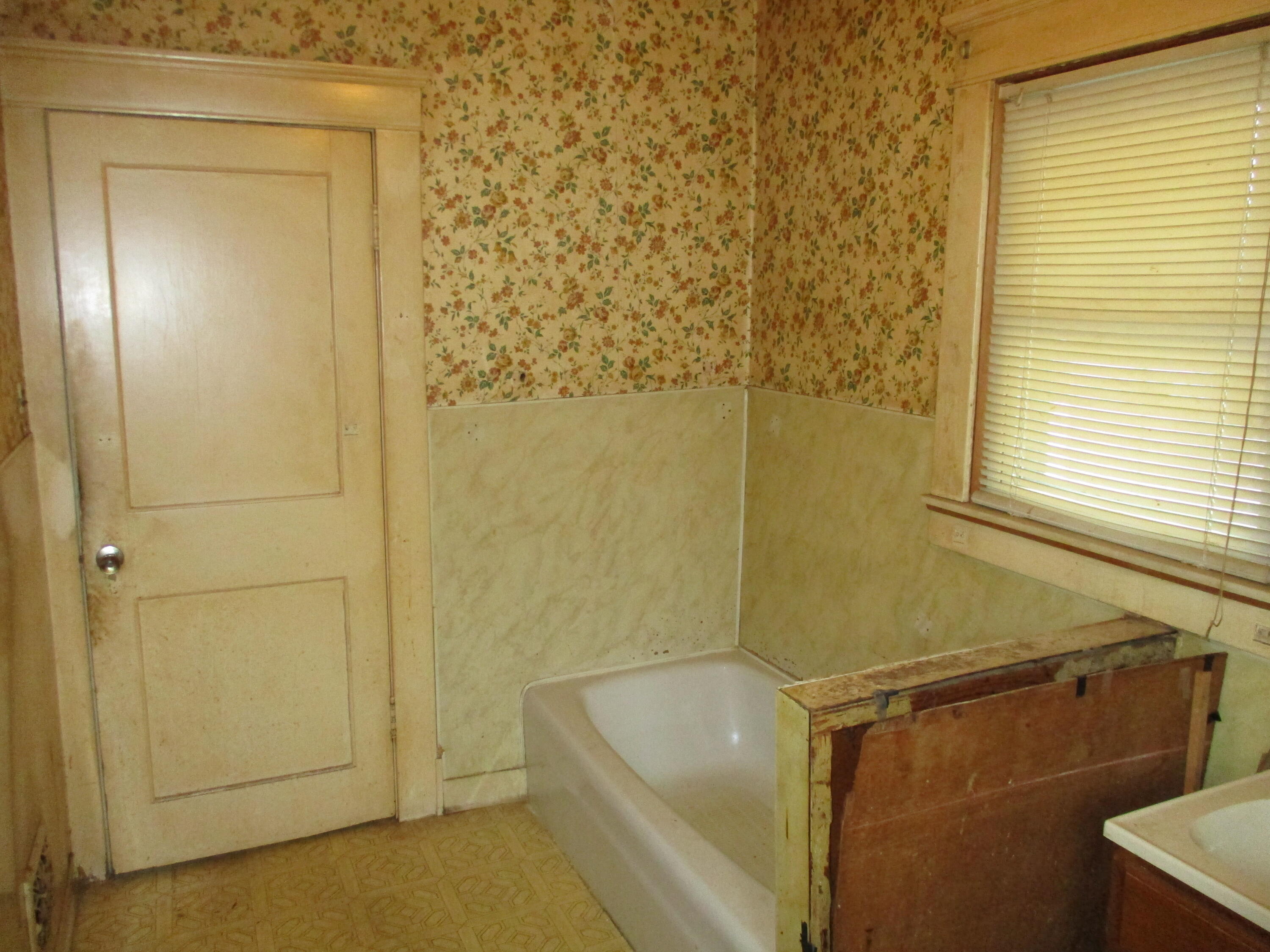 428 Bates Street Jackson, MI 49202 - Photo 17 of 43 16