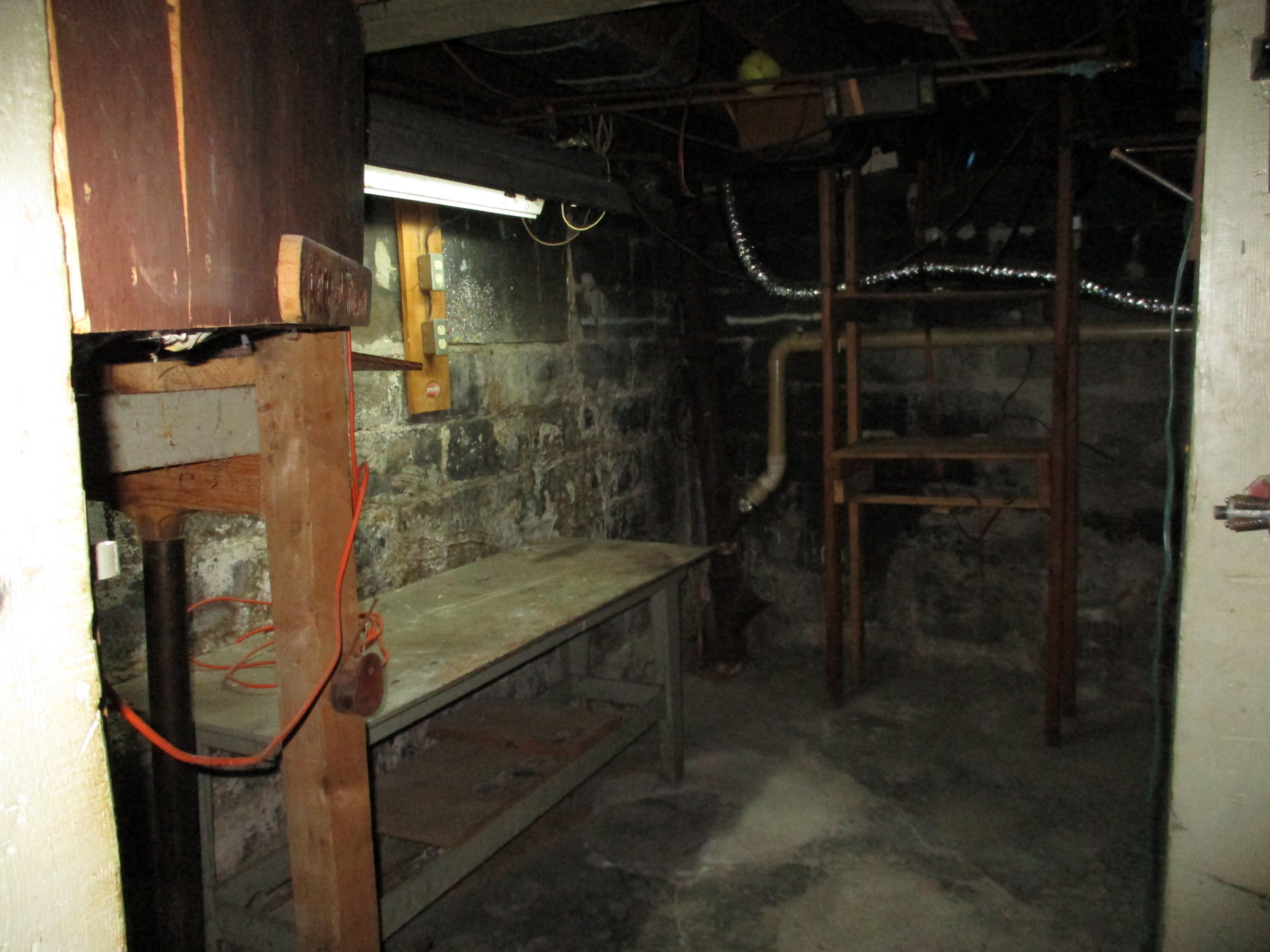 428 Bates Street Jackson, MI 49202 - Photo 35 of 43 32