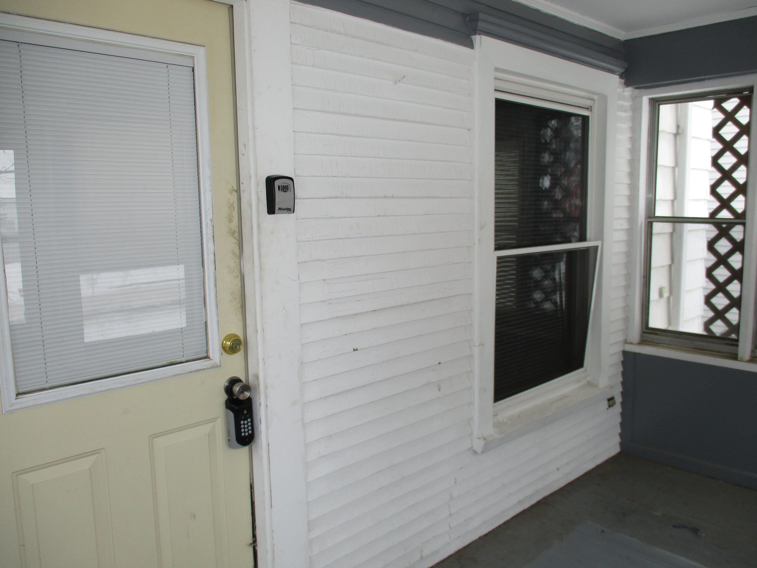 428 Bates Street Jackson, MI 49202 - Photo 6 of 43 6