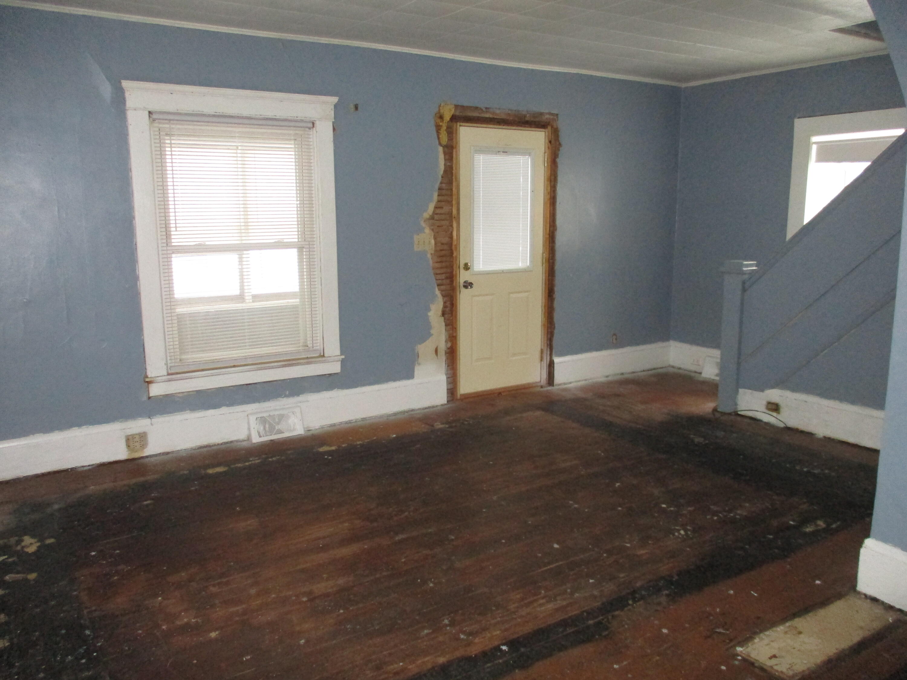 428 Bates Street Jackson, MI 49202 - Photo 7 of 43 7