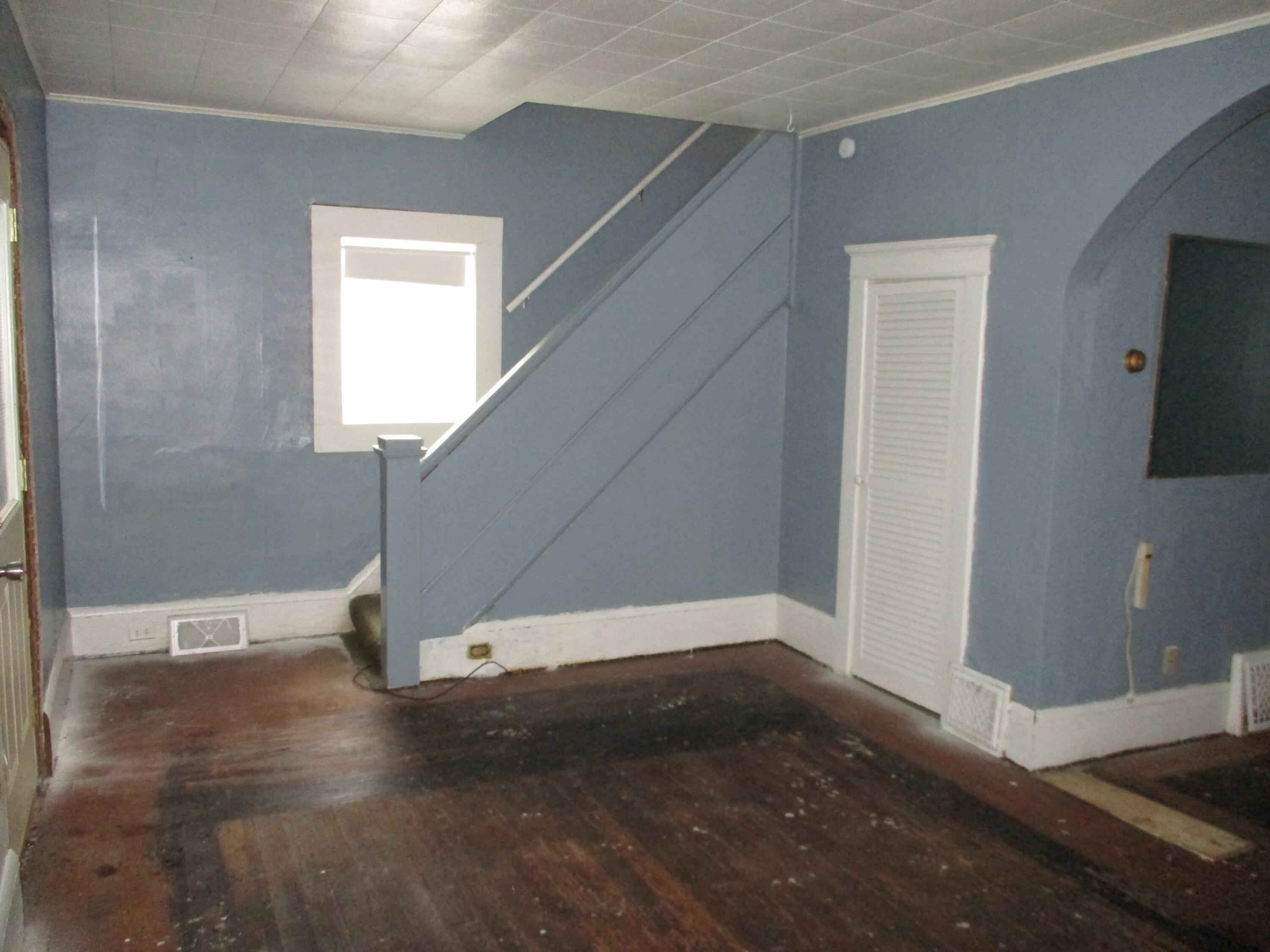 428 Bates Street Jackson, MI 49202 - Photo 8 of 43 8