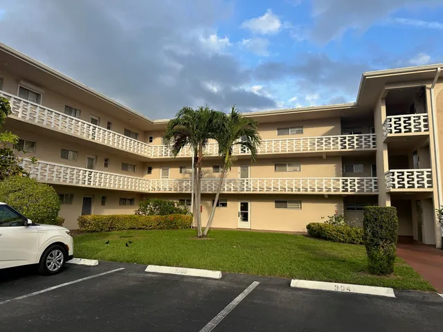 $2,600 | 2721 Garden Drive North, Unit 105, Lake Worth, FL 33461