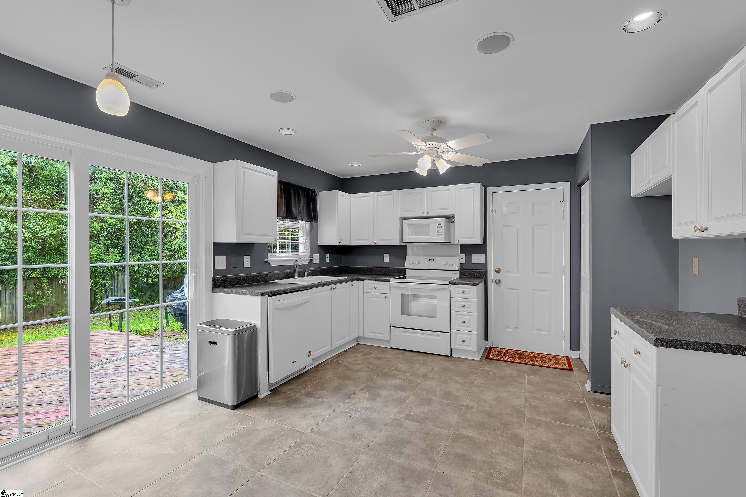 420 Riverside Chase Circle Greer, SC 29650 - Photo 8 of 27 Gallery Image 8