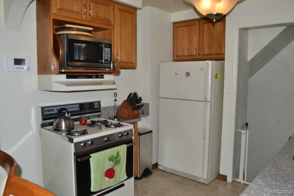 8317 Rosedale Boulevard Allen Park, MI 48101 - Photo 5 of 25 DSC_0025.jpg