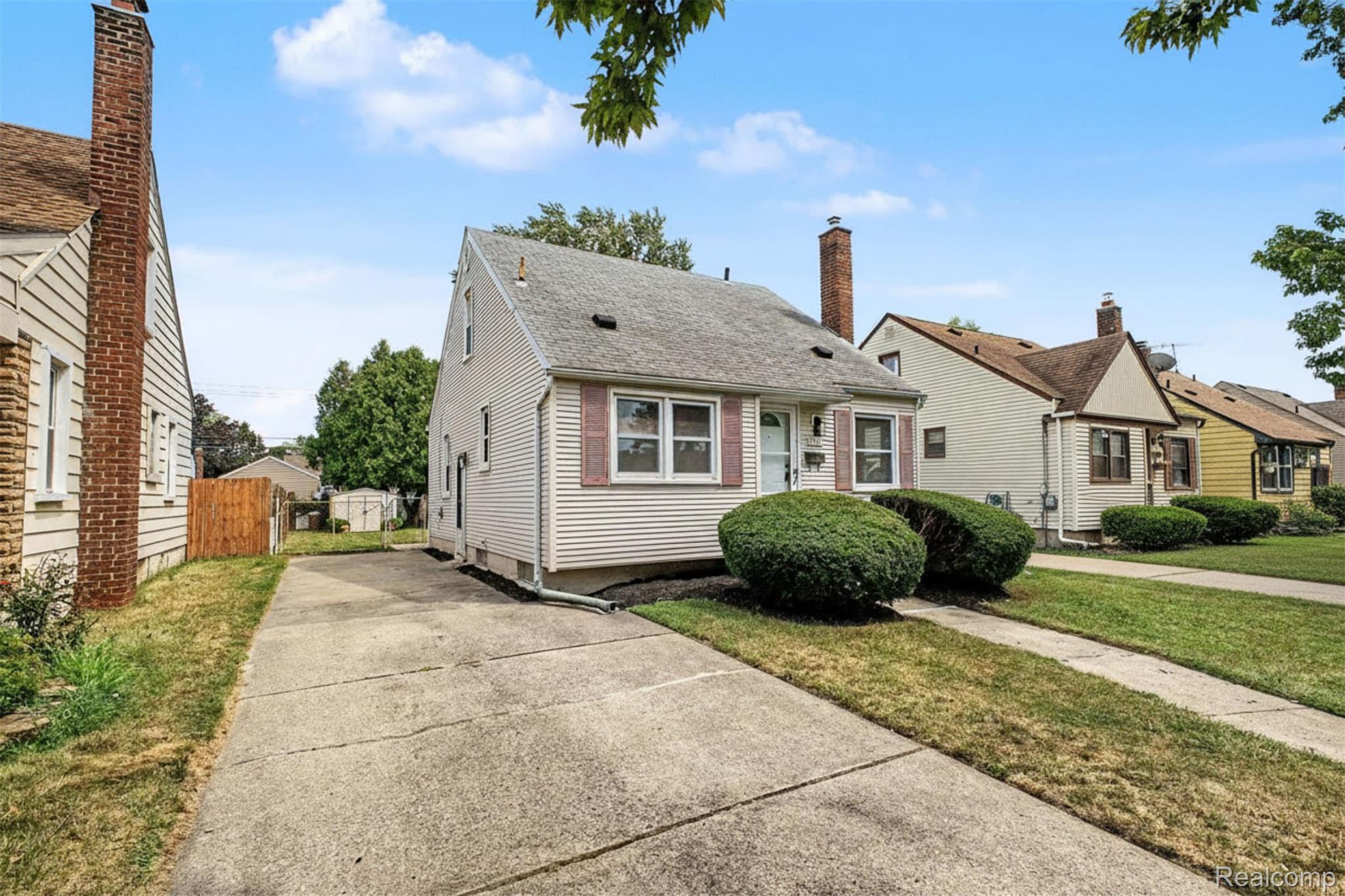6785 Pelham Road Allen Park, MI 48101 - Photo 4 of 35 03.jpeg