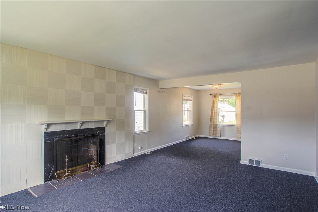 2049 South Green Road Cleveland, OH 44121 - Photo 3 of 13