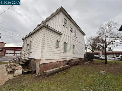 $300,000 | 161 South 3rd Avenue, Oakdale, CA 95361
