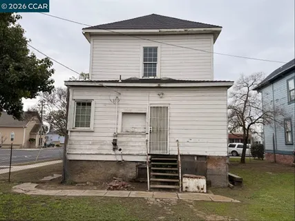 $300,000 | 161 South 3rd Avenue, Oakdale, CA 95361
