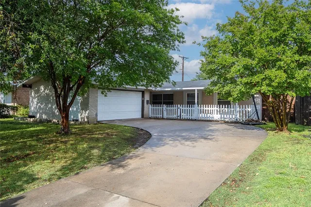 $2,700 | 11850 High Valley Drive, Dallas, TX 75234