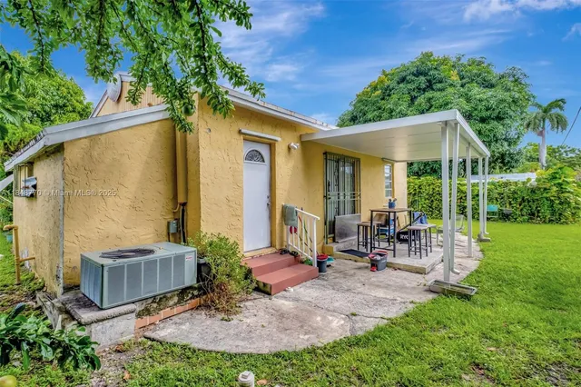 $1,299,000 | Golden Pines, Miami, FL 33145