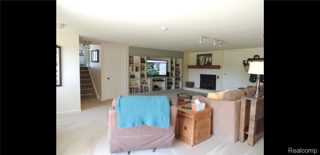 11955 Hibner Road Hartland, MI 48353 - Photo 28 of 53 Screenshot_20180813-173957_Gmail.jpg