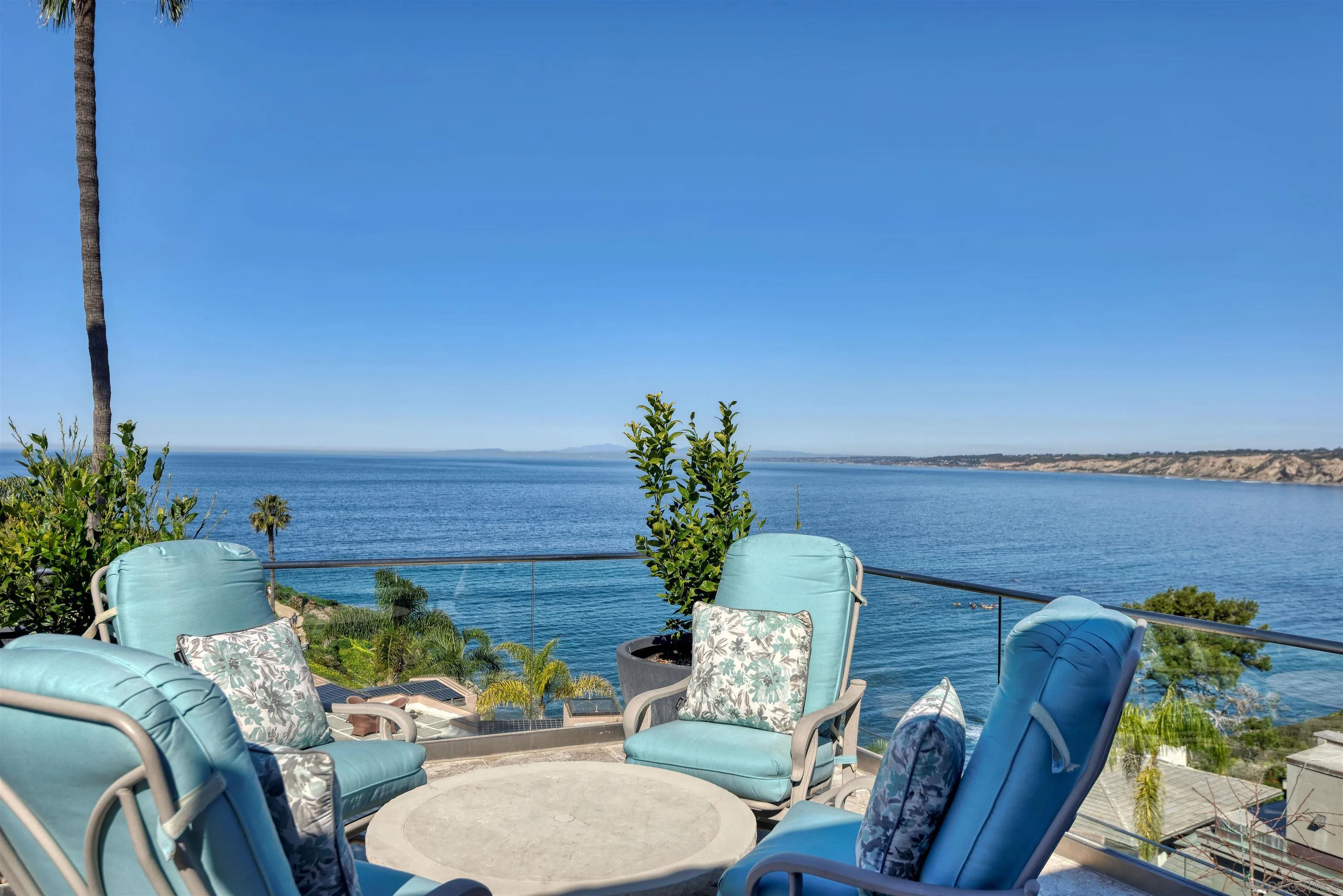 7825 Prospect Place La Jolla, CA 92037 - Photo 2 of 32 a living room with furniture flowerpot and wooden floor