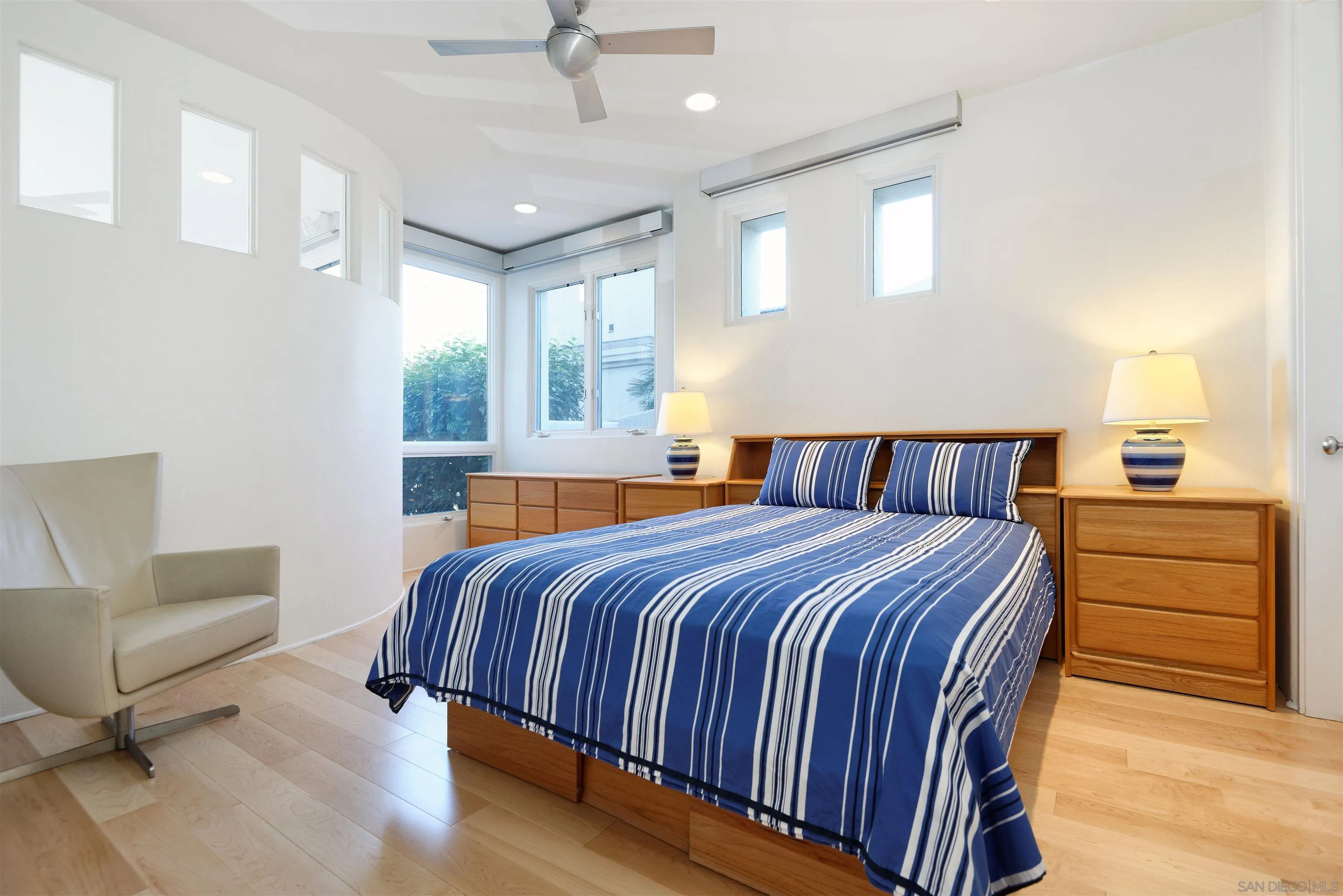 7825 Prospect Place La Jolla, CA 92037 - Photo 22 of 32 a bedroom with a large bed and furniture