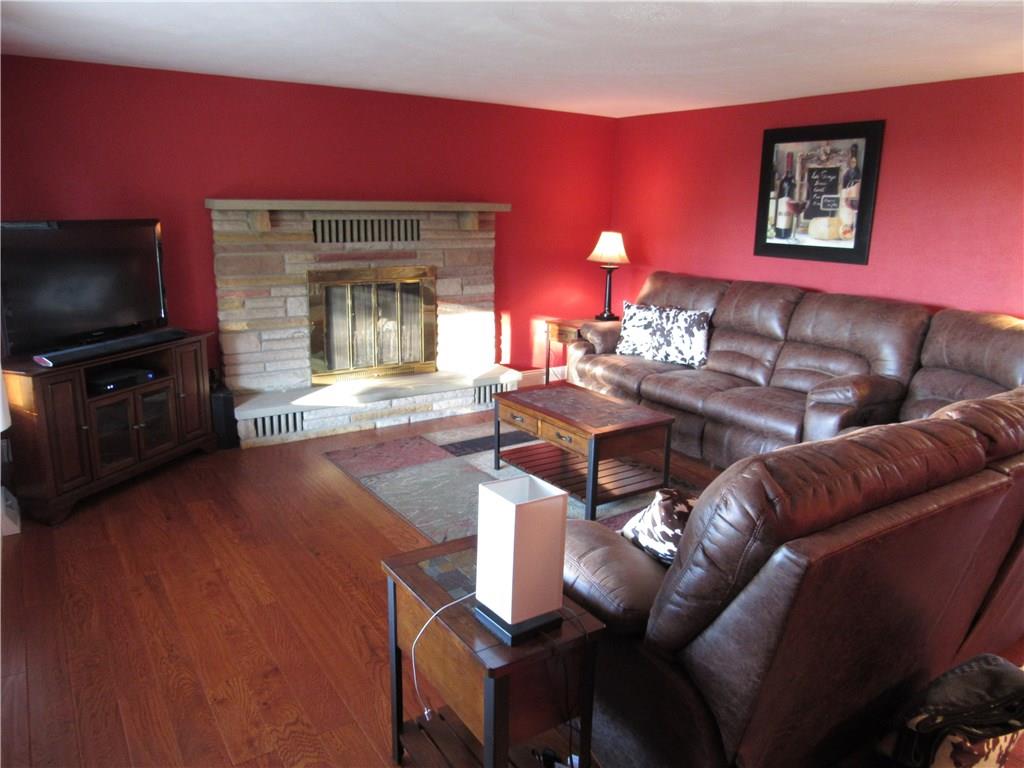 321 Madison Heights Road New Stanton, PA 15672 - Photo 3 of 24 Living Room