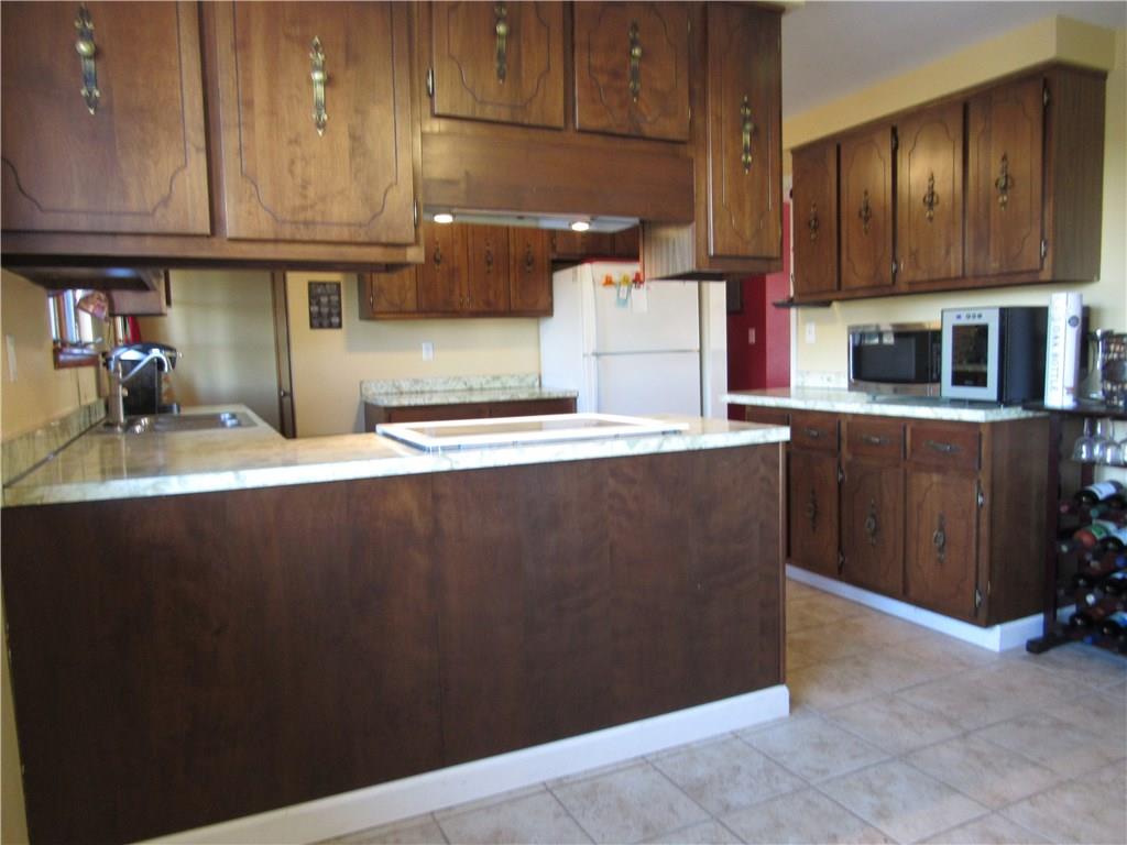 321 Madison Heights Road New Stanton, PA 15672 - Photo 6 of 24 kitchen