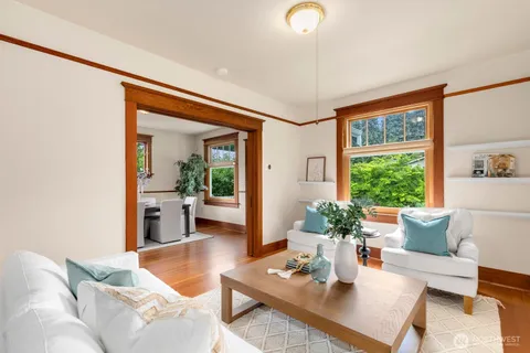 $1,025,000 | 4611 34th Avenue West, Seattle, WA 98199