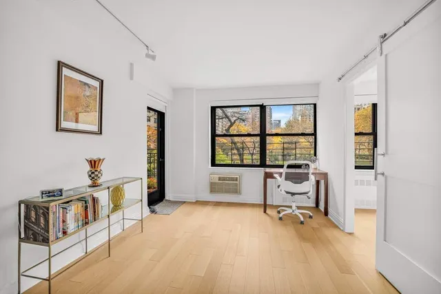 $1,060,000 | 205 West End Avenue, Unit 2J | Upper West Side