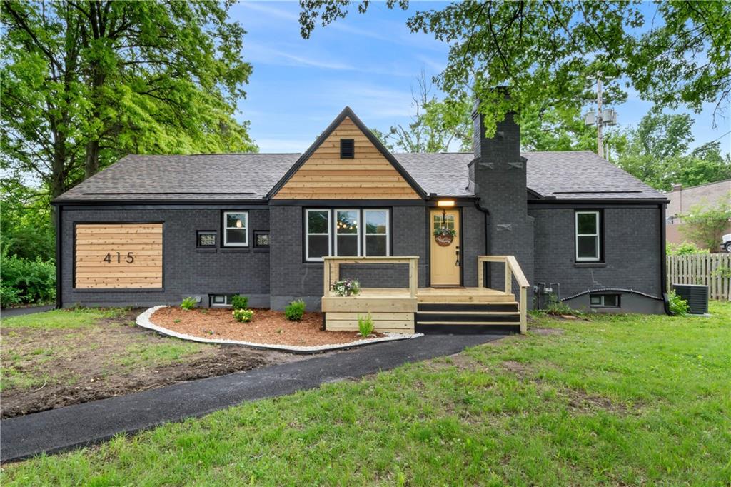 415 Northeast Cookingham Dr  