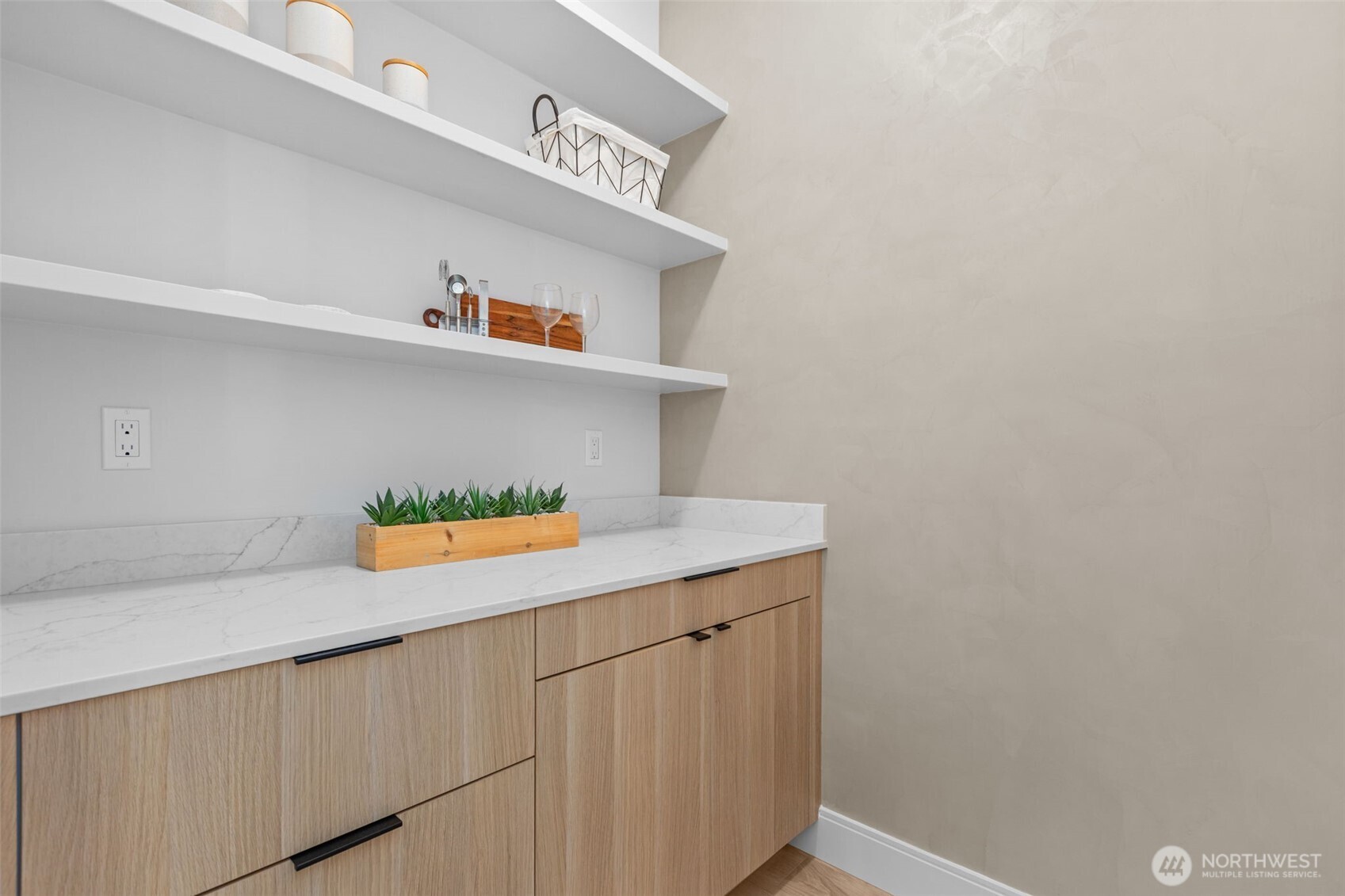 7350 22nd Avenue Northwest Seattle, WA 98117 - Photo 12 of 28