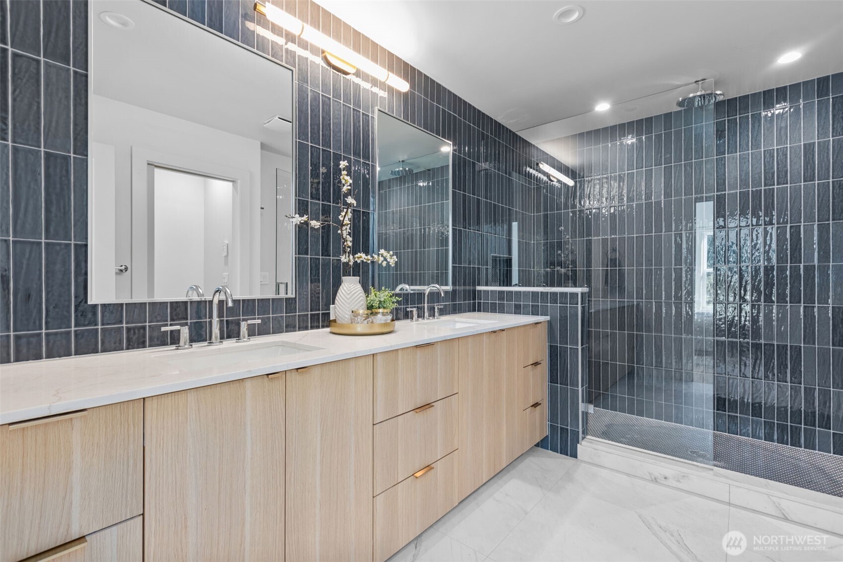 7350 22nd Avenue Northwest Seattle, WA 98117 - Photo 16 of 28