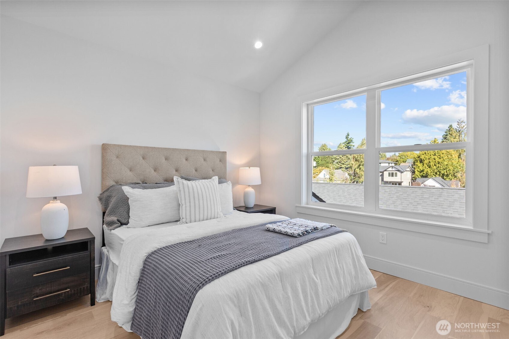 7350 22nd Avenue Northwest Seattle, WA 98117 - Photo 18 of 28