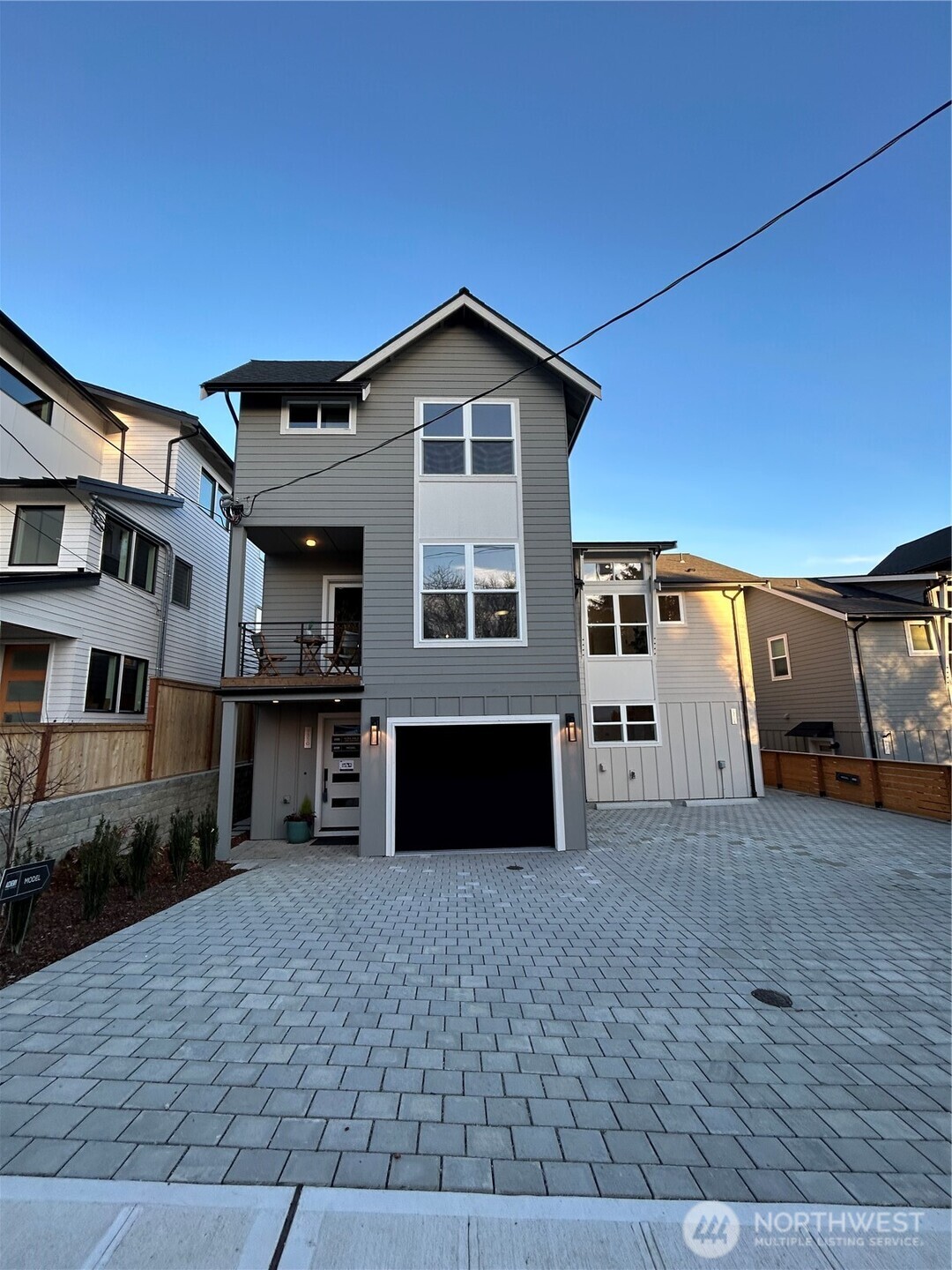 7350 22nd Avenue Northwest Seattle, WA 98117 - Photo 2 of 28