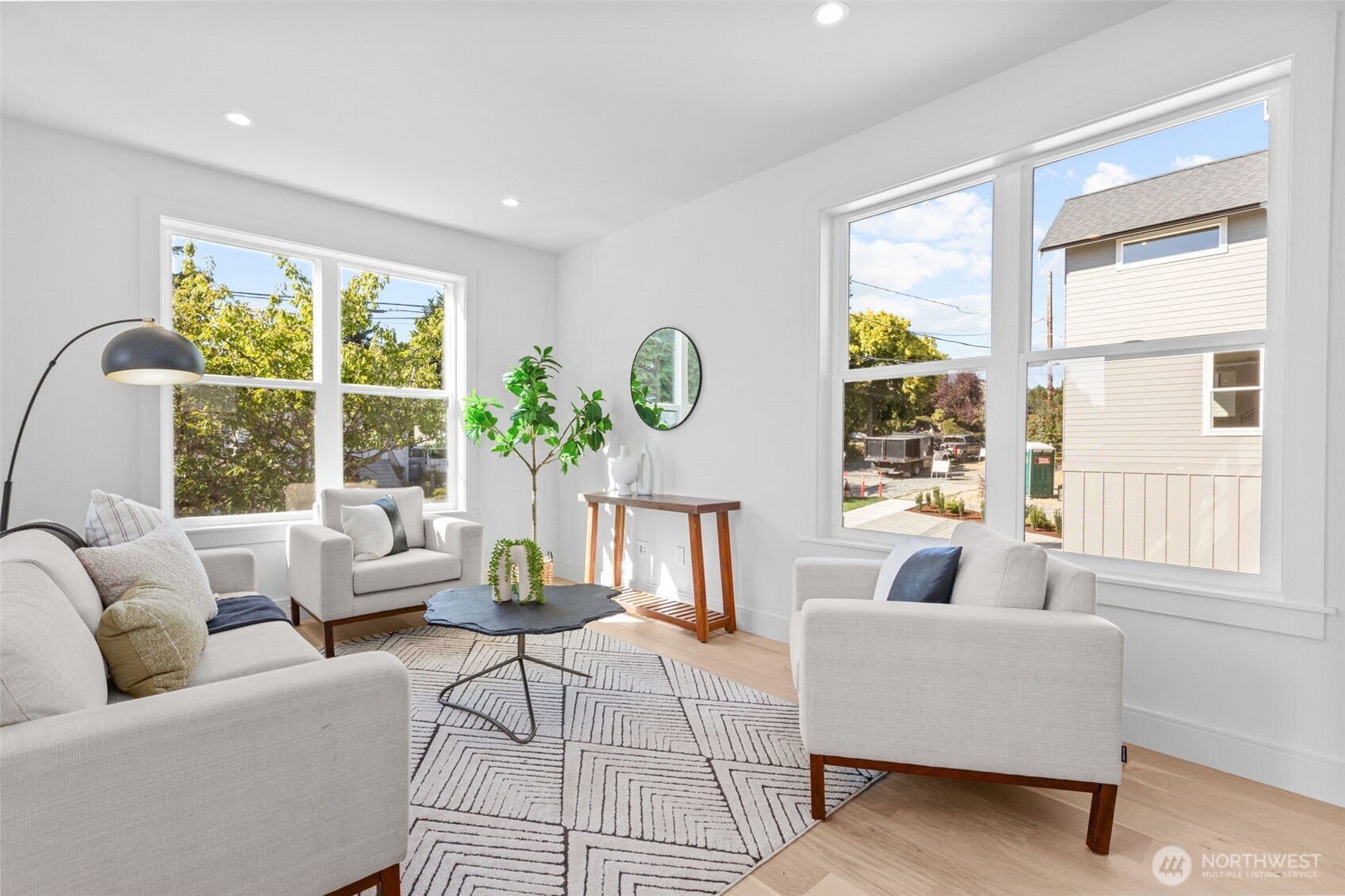 7350 22nd Avenue Northwest Seattle, WA 98117 - Photo 3 of 28