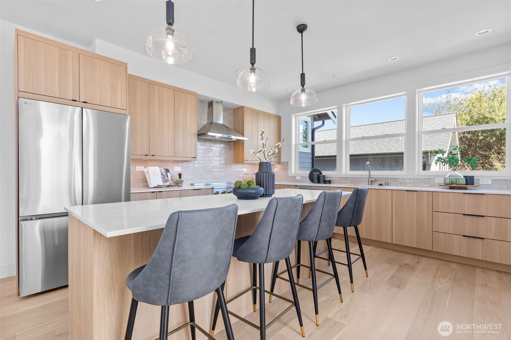 7350 22nd Avenue Northwest Seattle, WA 98117 - Photo 10 of 28