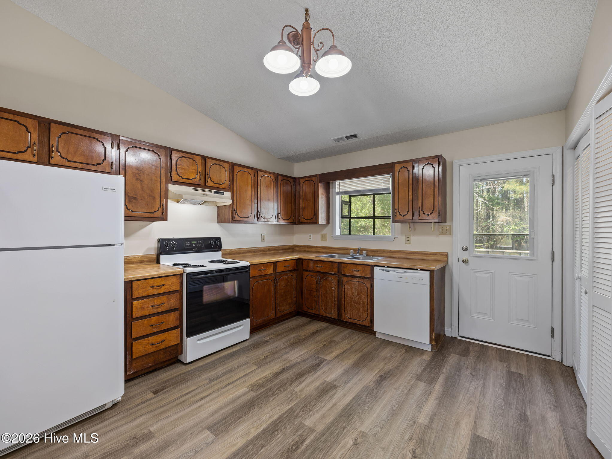 1043 Spring Villa Drive Jacksonville, NC 28540 - Photo 9 of 45 11-web-or-mls-1043 Spring Villa Dr. 18