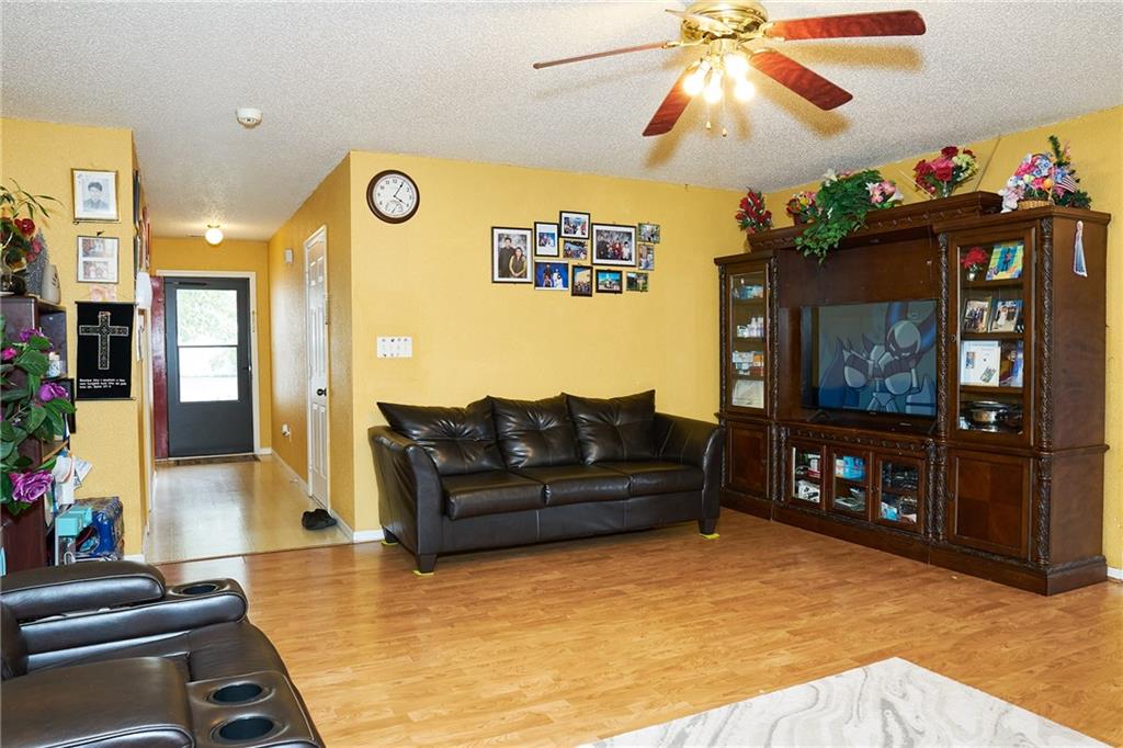 8157 Maple Stream Lane Indianapolis, IN 46217 - Photo 4 of 17