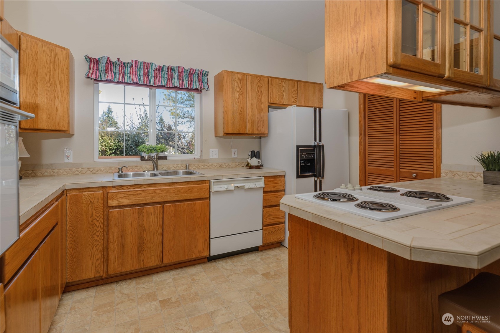 318 View Ridge Drive Port Angeles, WA 98362 - Photo 8 of 33 a kitchen with a sink stove and cabinets