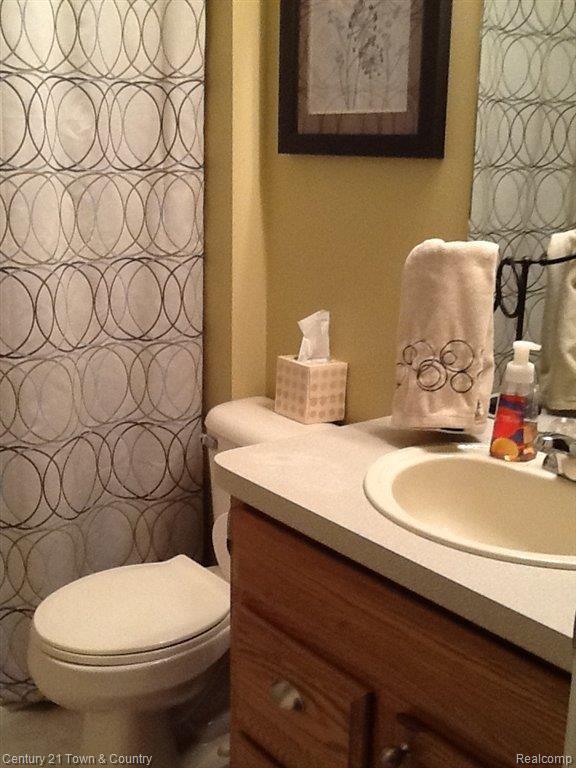 910 Deer Valley Road Holly, MI 48442 - Photo 10 of 13 half ba.JPG